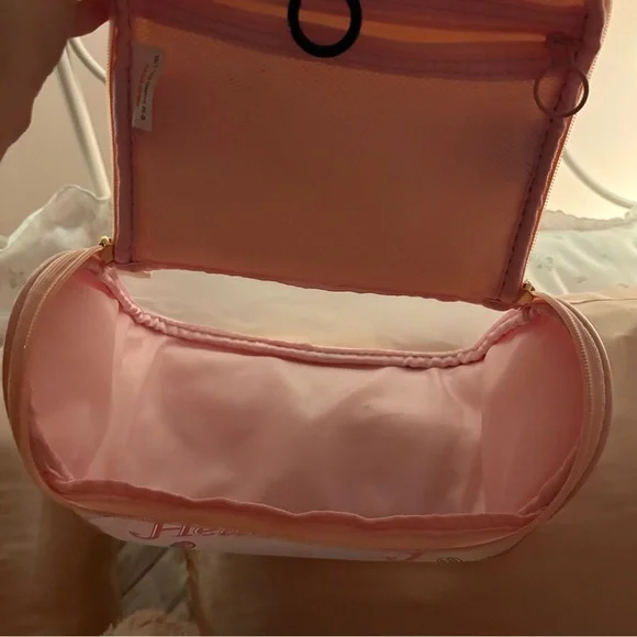 Hello Kitty Makeup Bag - Picture 4 of 4